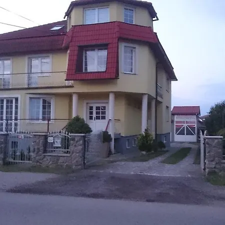 Ubytovanie Zdenka דירה